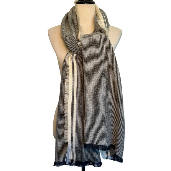 Gap blue and cream new without tag scarf. - Picture 1 of 12